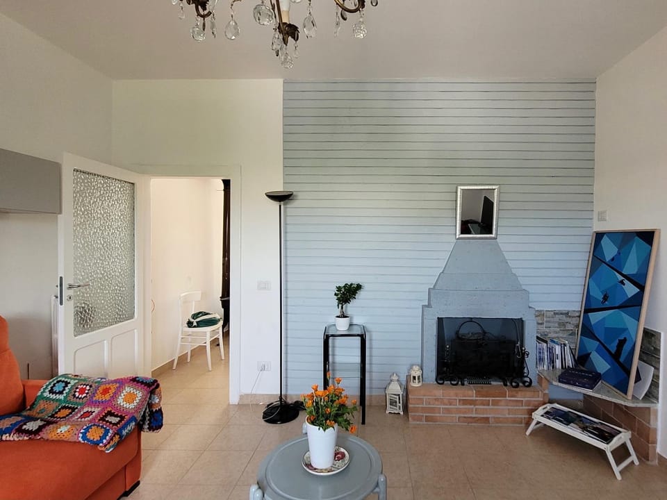 Living room, Photo of the whole room, Seating area, flat iron