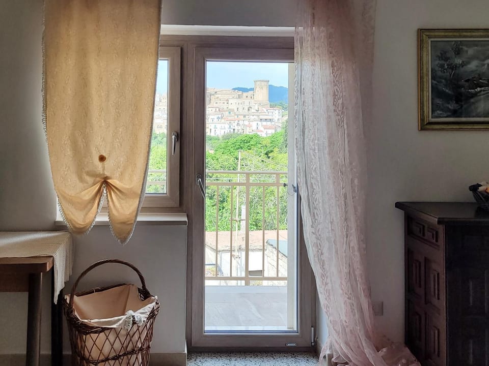 View (from property/room), Balcony/Terrace, Bedroom, City view