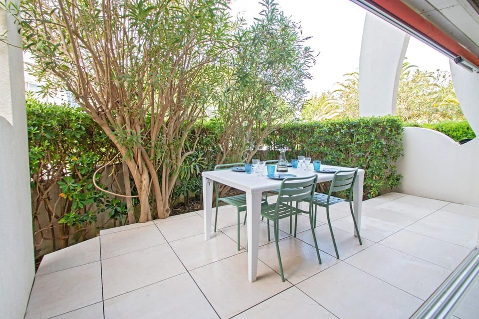 Property building, View (from property/room), Balcony/Terrace, Garden view