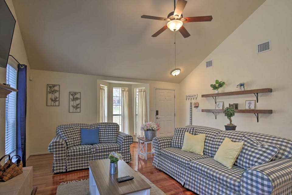 San Antonio Home w/ Pool & Hot Tub Near SeaWorld! House in San Antonio