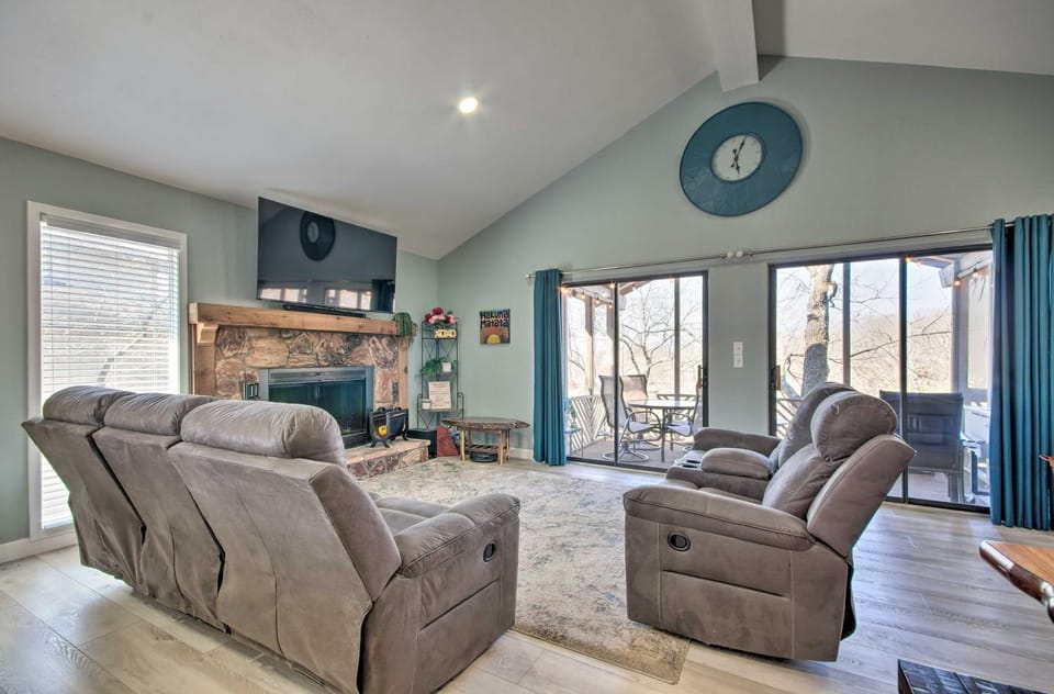 Hot Tub! Golfer's Oasis in Margaritaville Resort House in Lake of the Ozarks