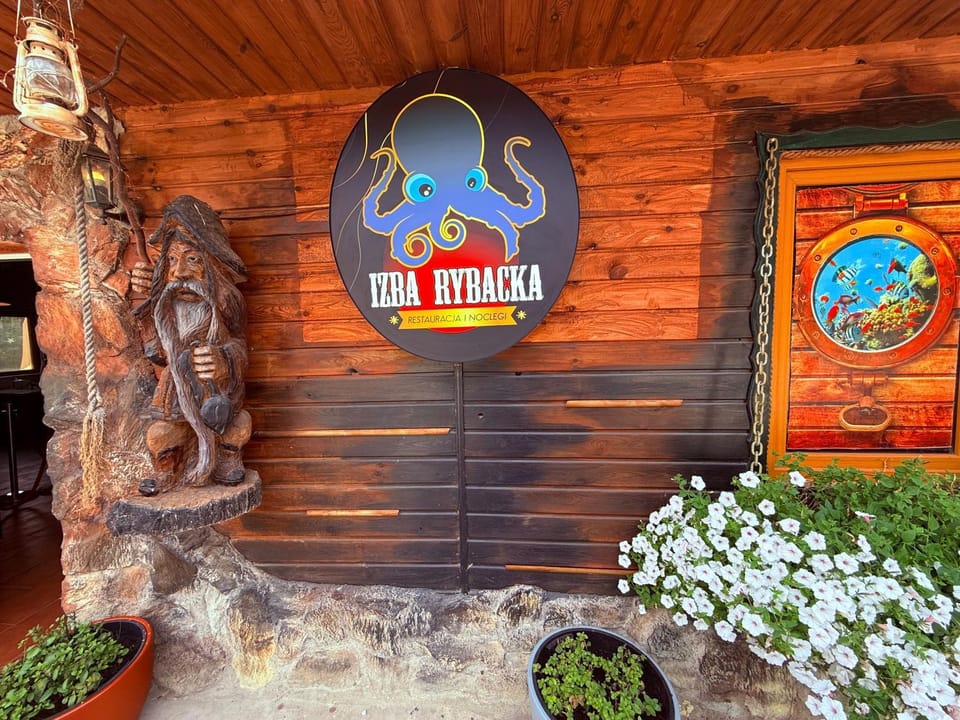 Restauracja i Noclegi Izba Rybacka w Krainie Wygasłych Wulkanów Apartment in Lower Silesian Voivodeship