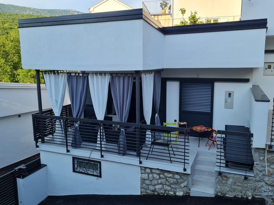 Property building, Balcony/Terrace
