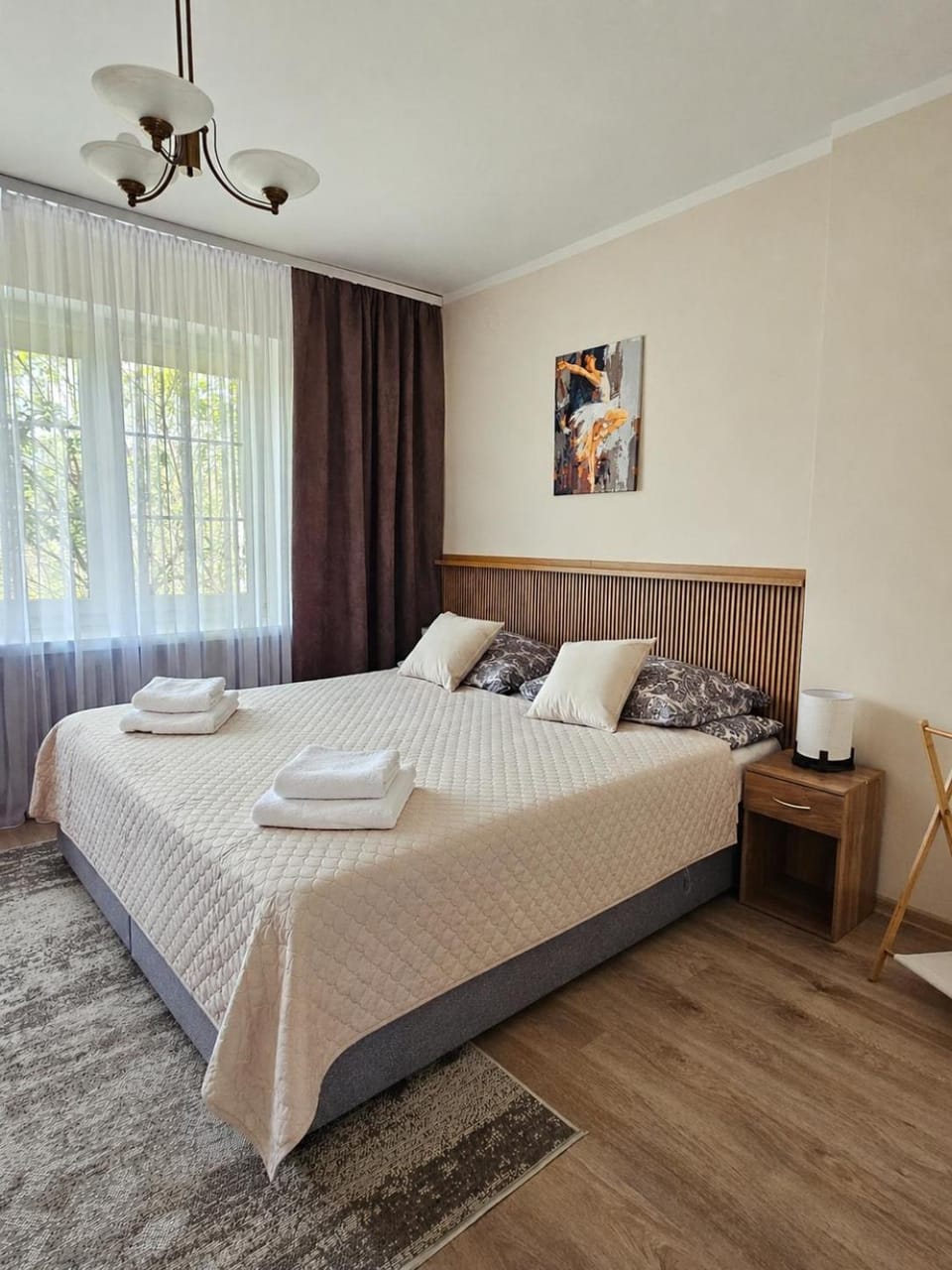 Bed, Bedroom, towels