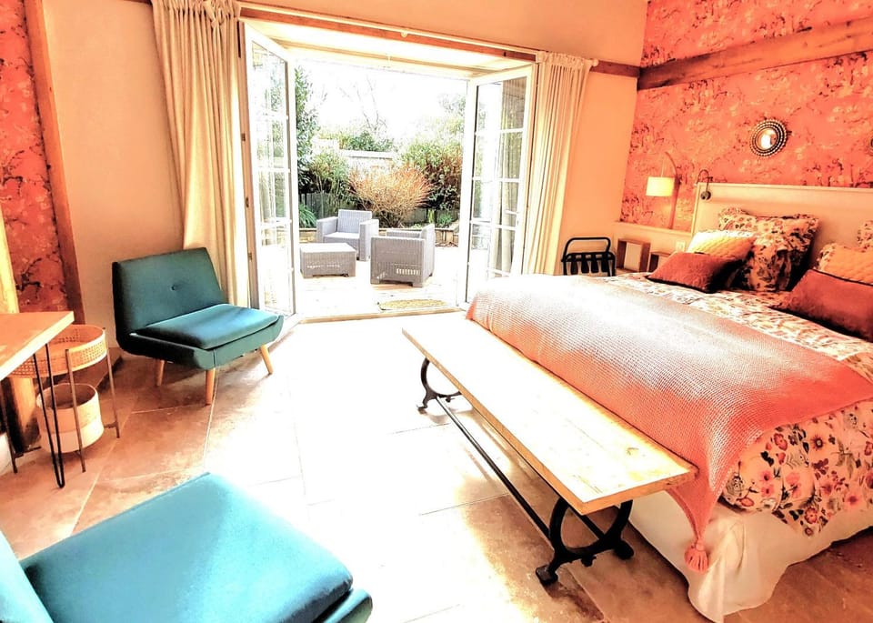 Patio, Decorative detail, Bedroom, internet