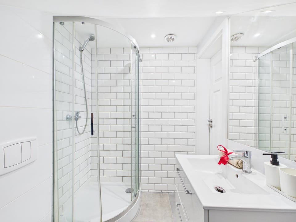 Shower, Bathroom, towels