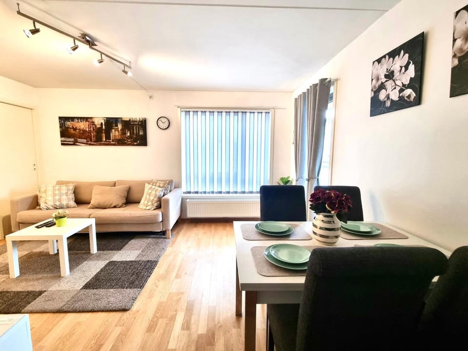 Seating area, Dining area
