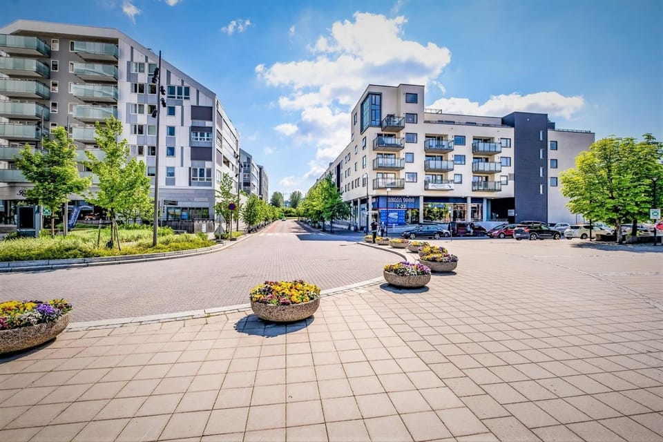 Property building, Neighbourhood