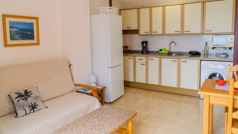 Kitchen or kitchenette, Living room, Seating area