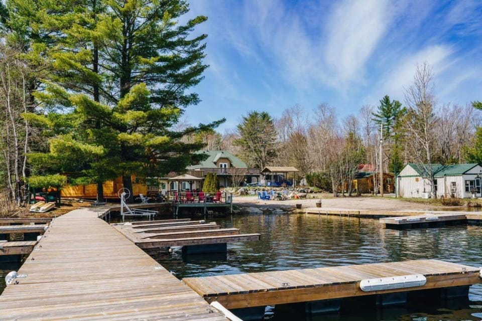 2 Bedroom Beach Side Cottage on Muskoka Shores House in Seguin