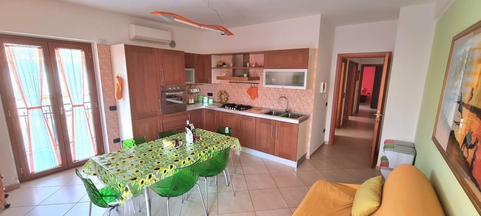 Dining area, dishwasher, kitchen