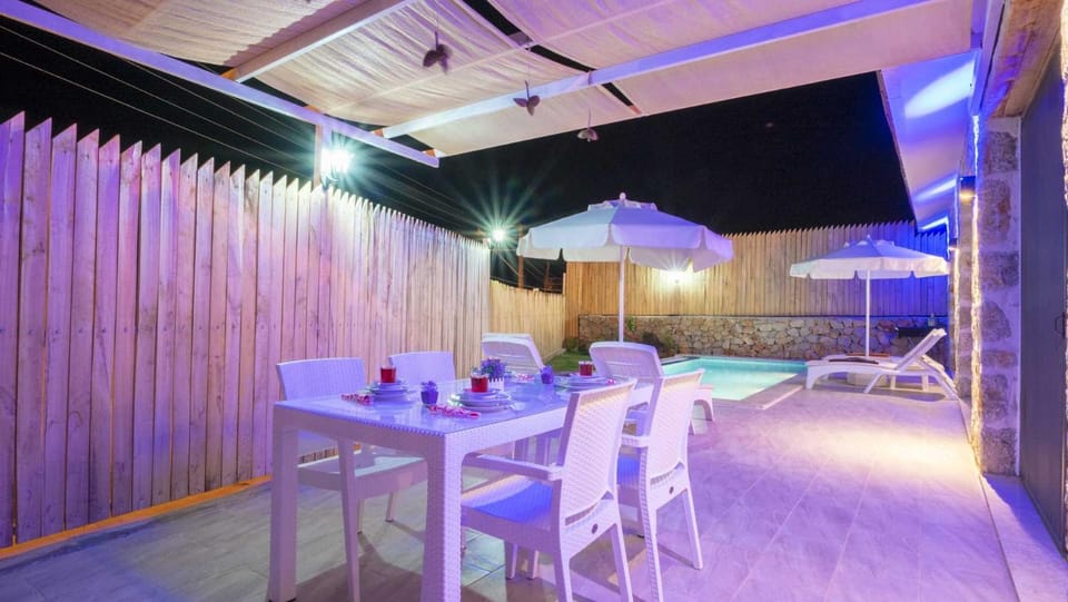 Patio, Dining area