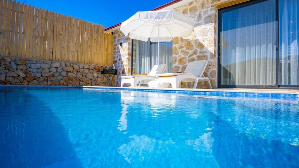 Pool view, Swimming pool, sunbed