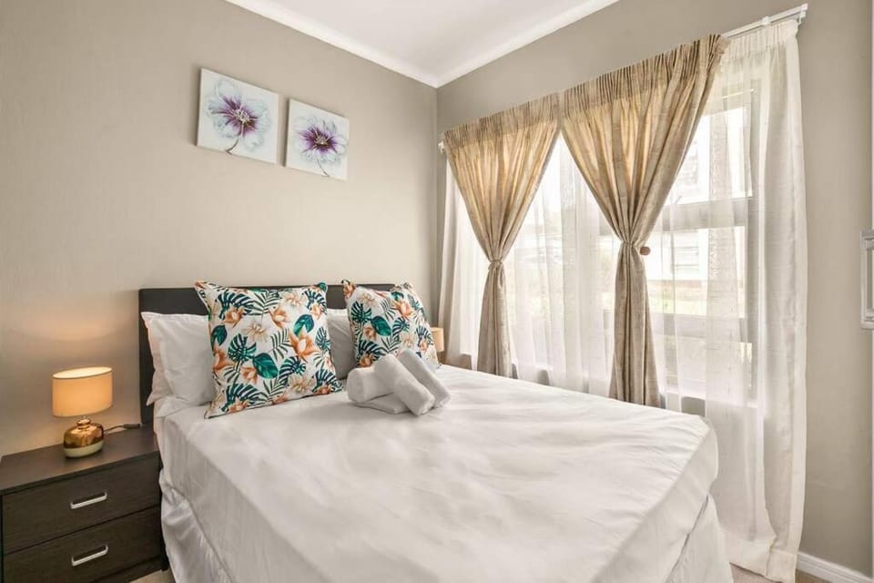 V&S Apartments - Lovely 2 bedroom in Fourways, Johannesburg Apartment in Sandton