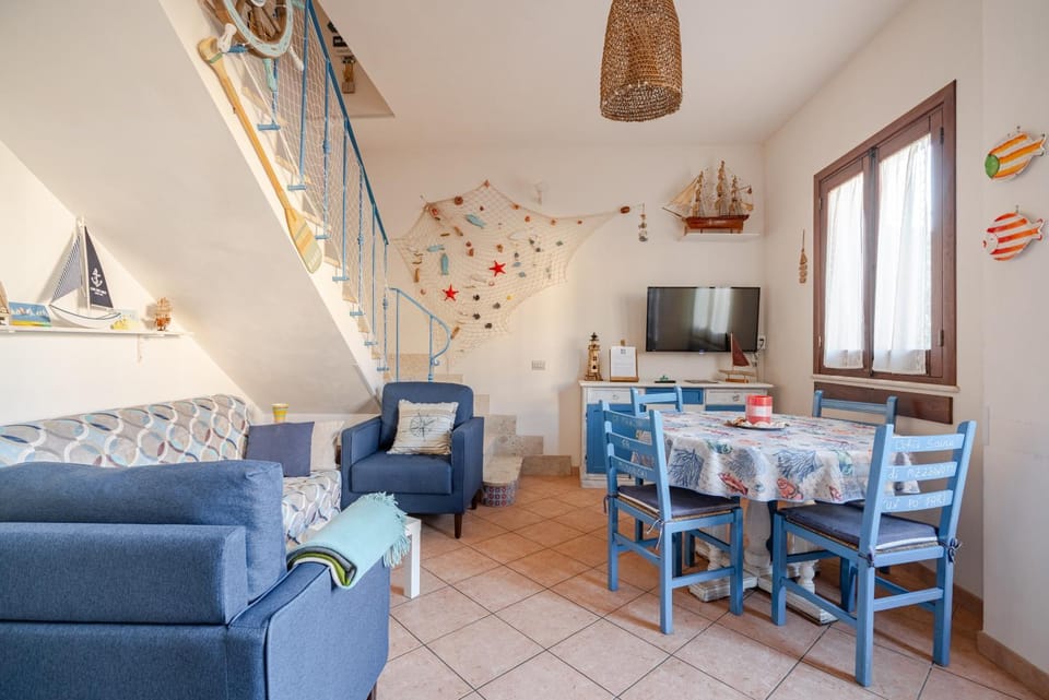 TV and multimedia, Living room, Seating area, Evening entertainment