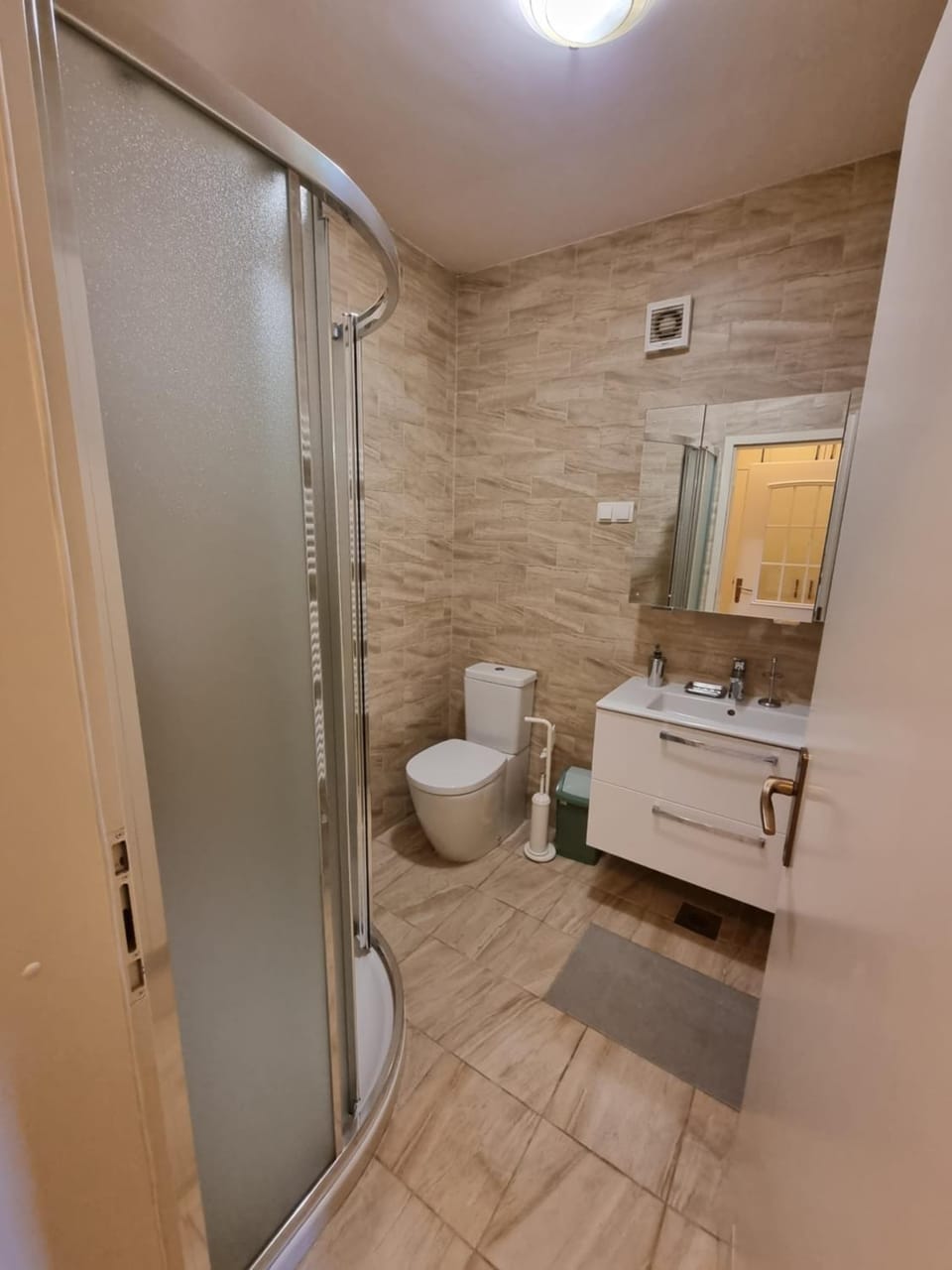 Apartma Vrtnica, Vila Golf Apartment in Slovenia
