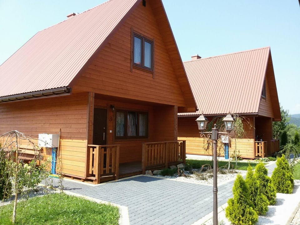 Property building, Patio, Facade/entrance, Garden