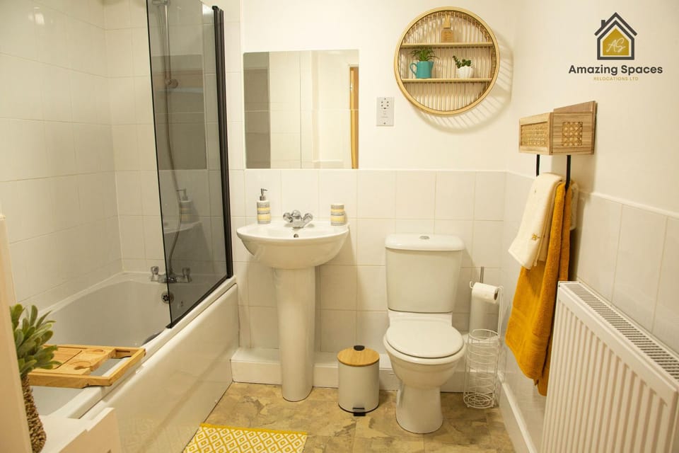 Shower, Toilet, Bathroom, internet, towels