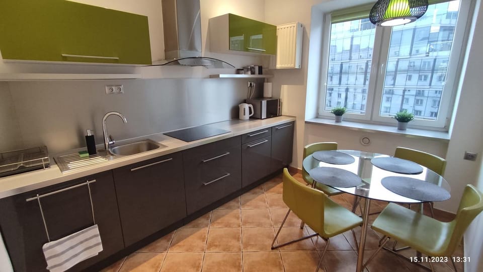Be my Guest - Krucza Elegant Apartment - Rondo de Gaulle'a Center of Warsaw Metro Wi-Fi Apartment in Warsaw