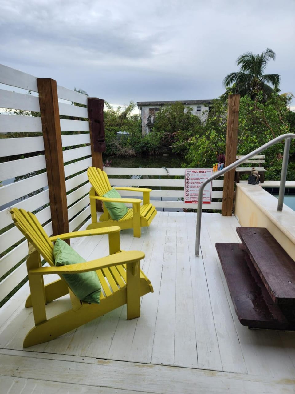 Patio, View (from property/room), Balcony/Terrace, Living room, Seating area, Pool view, Swimming pool, sunbed