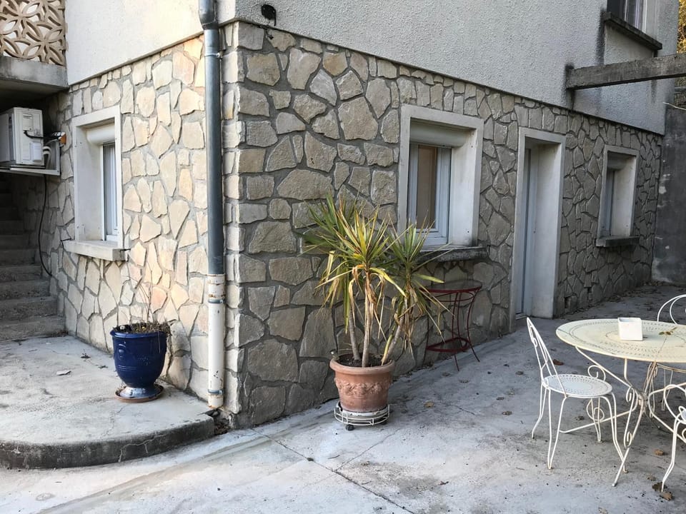 Patio, Facade/entrance