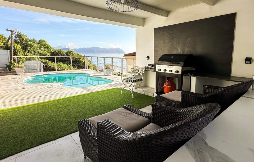 Patio, BBQ facilities, Balcony/Terrace, Pool view, Swimming pool