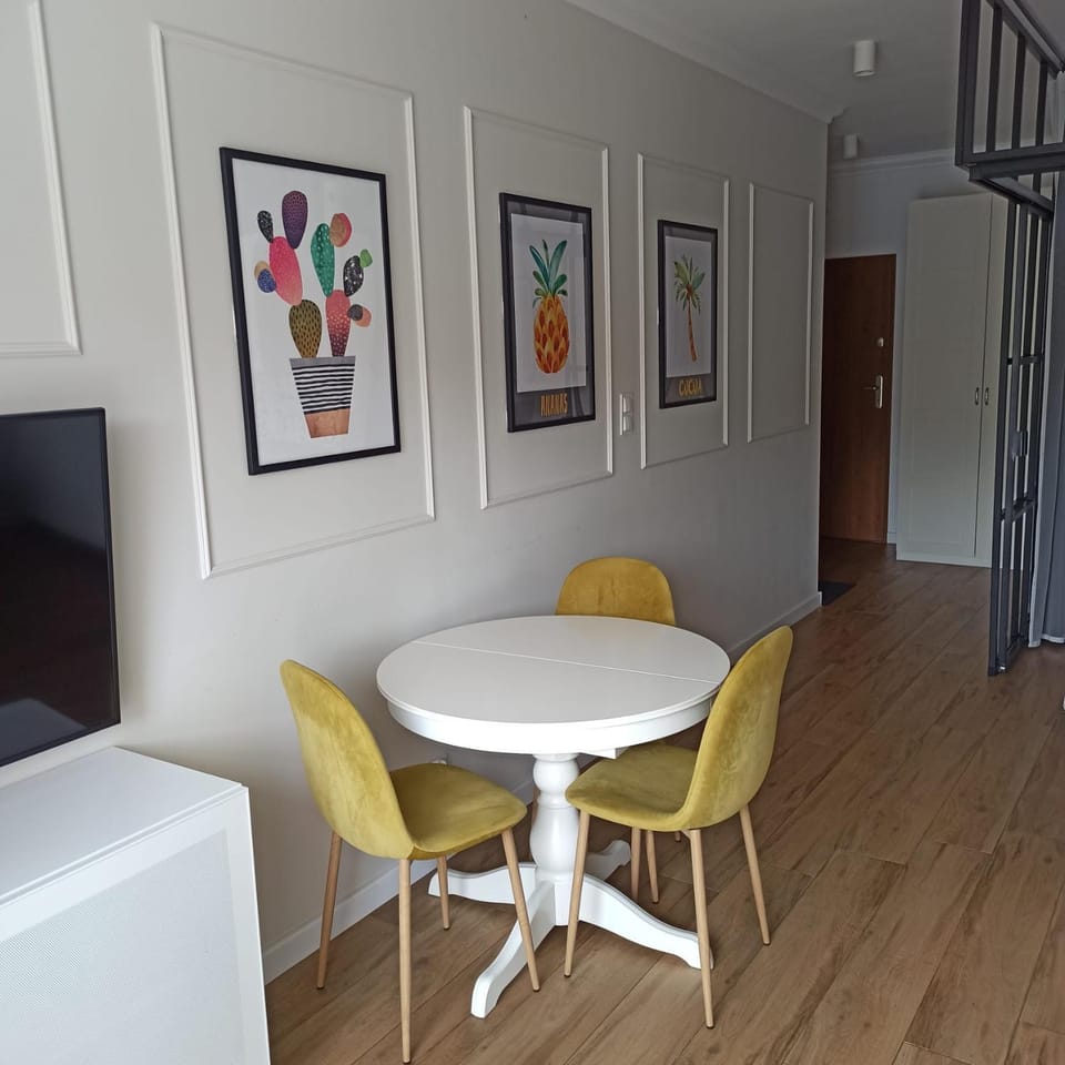 Communal lounge/ TV room, Living room, Meals