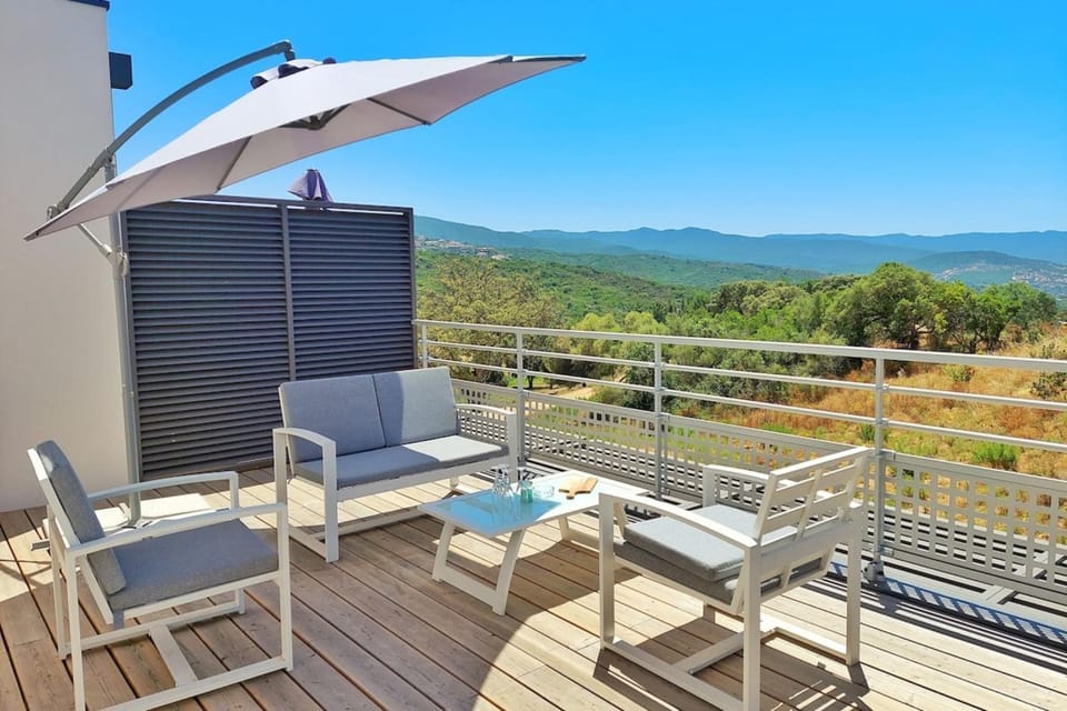 Natural landscape, View (from property/room), Balcony/Terrace, Mountain view, Meals