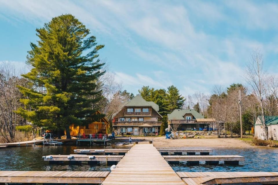 3 Bedroom Point Cottage On Muskoka Shores House in Seguin