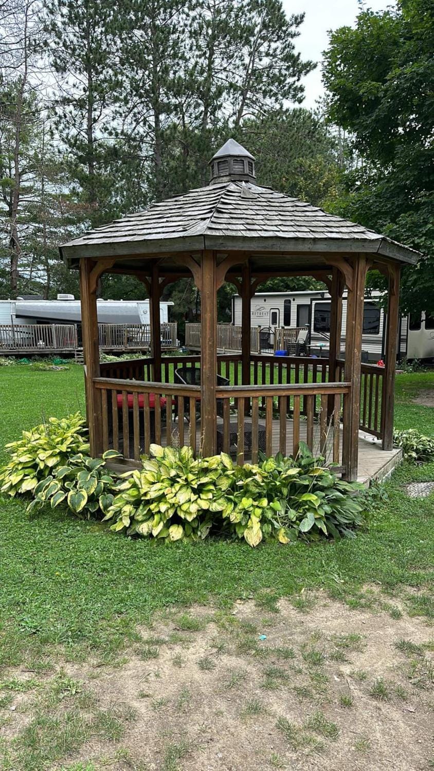 The Pines Cottage on the Lake House in Seguin