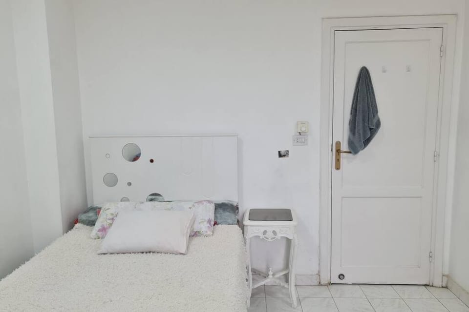 Single bedroom in a shared apartment Girls only hosting family Apartment in New Cairo City