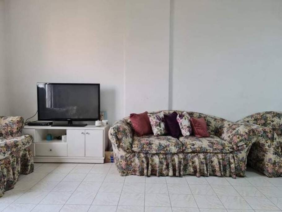 Single bedroom in a shared apartment Girls only hosting family Apartment in New Cairo City
