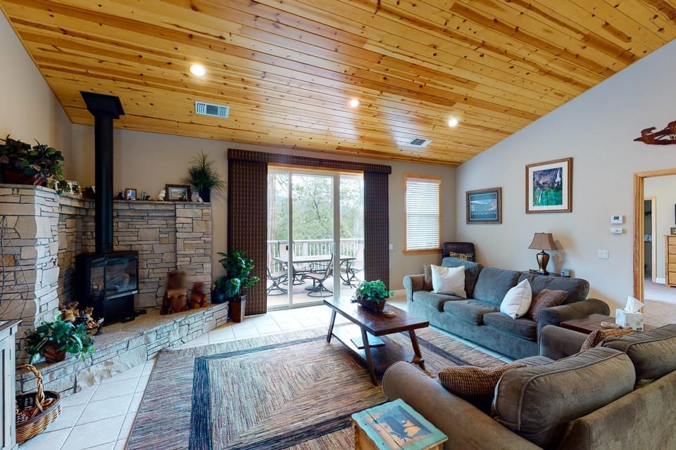 Murray Lake Retreat House in Bass Lake