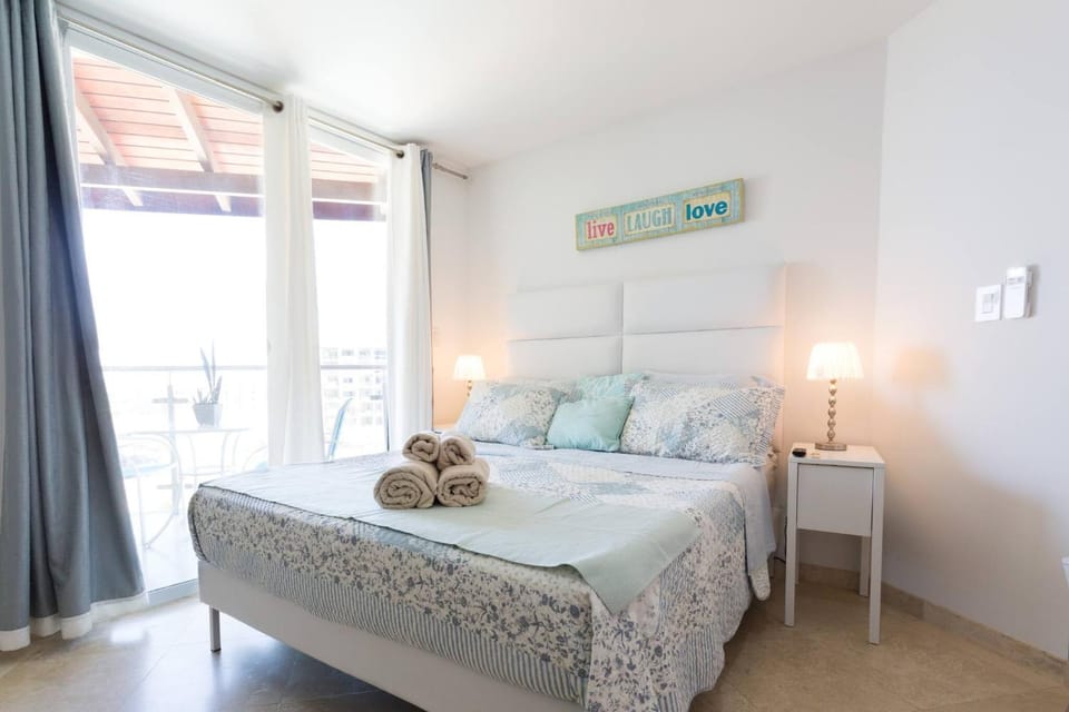 Lovely Sea View,Eagle Beach, Oasis Condominium Wifi House in Noord