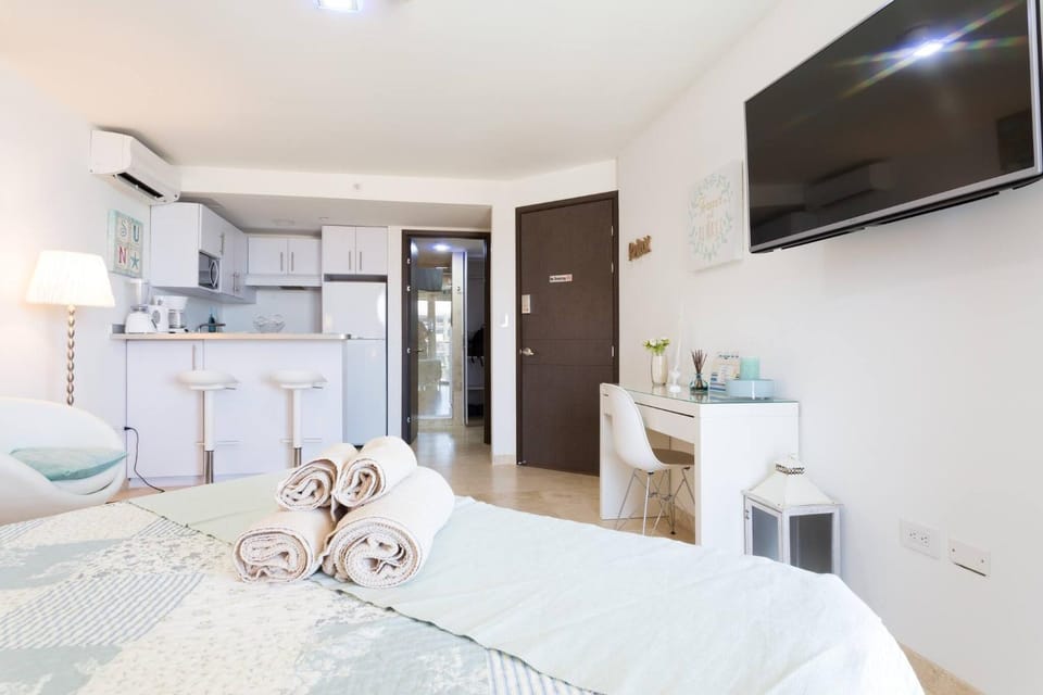 Lovely Sea View,Eagle Beach, Oasis Condominium Wifi House in Noord
