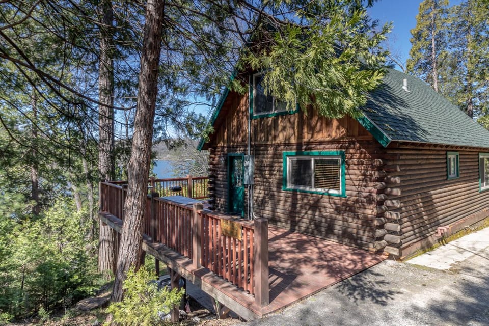 Harris Lakeview Cabin Cabin in Bass Lake