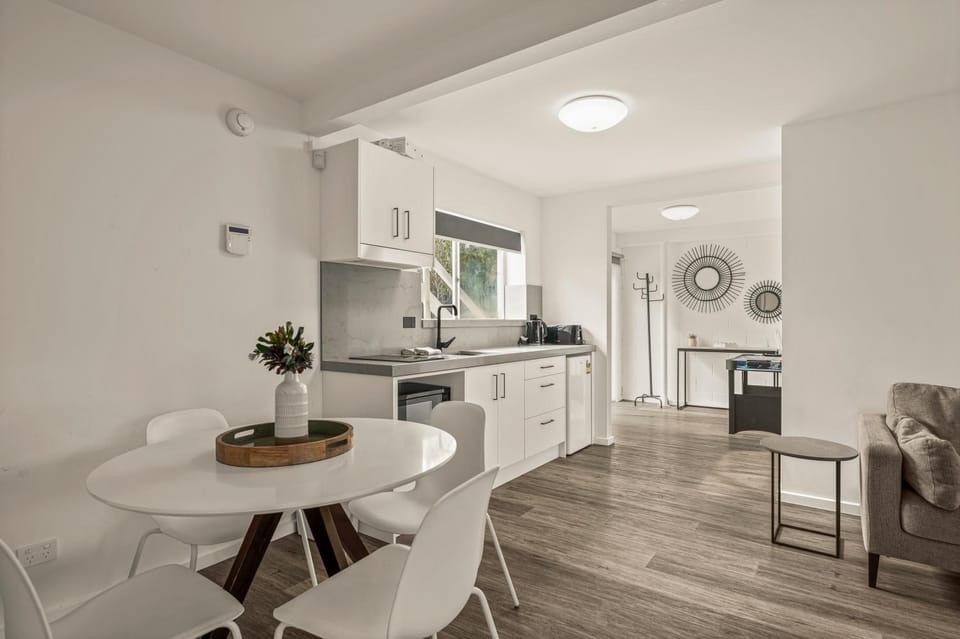 Dining area, kitchen