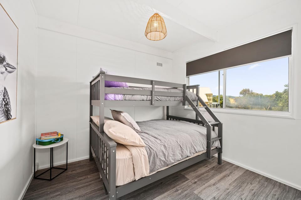 Bedroom, bunk bed