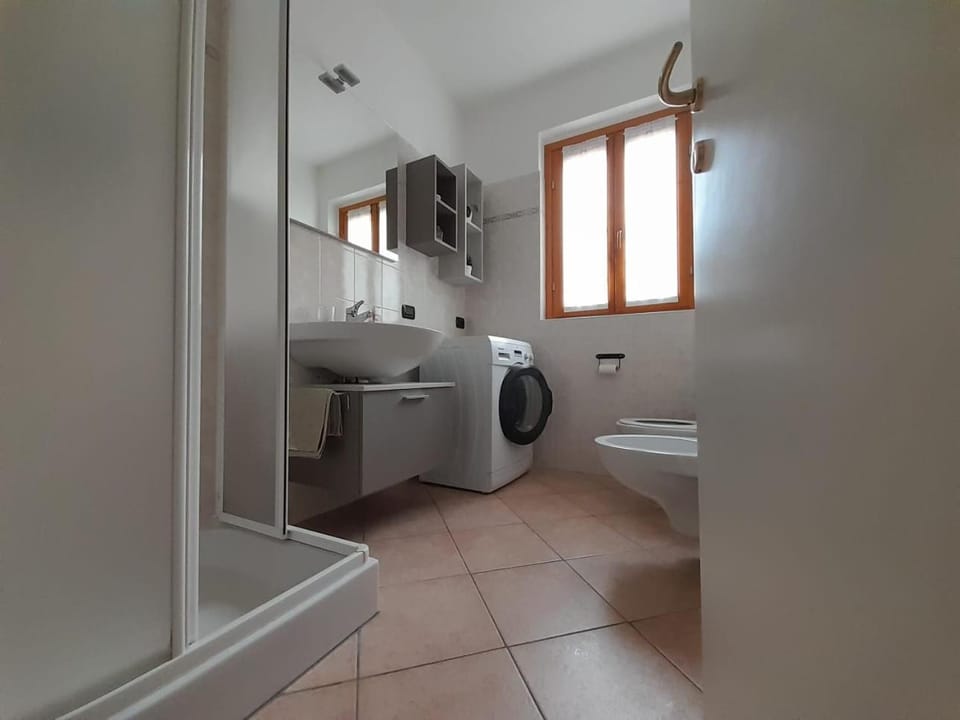 Shower, Toilet, Bathroom, washing machine