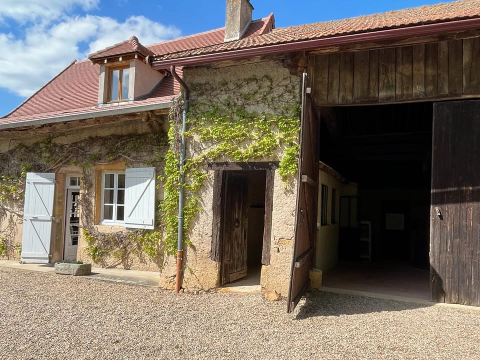 Les Granges de Semur-en-Brionnais with heated poo House in Bourgogne-Franche-Comté