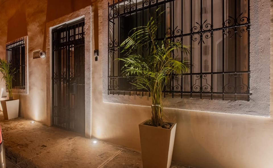 Property building, Facade/entrance, Night