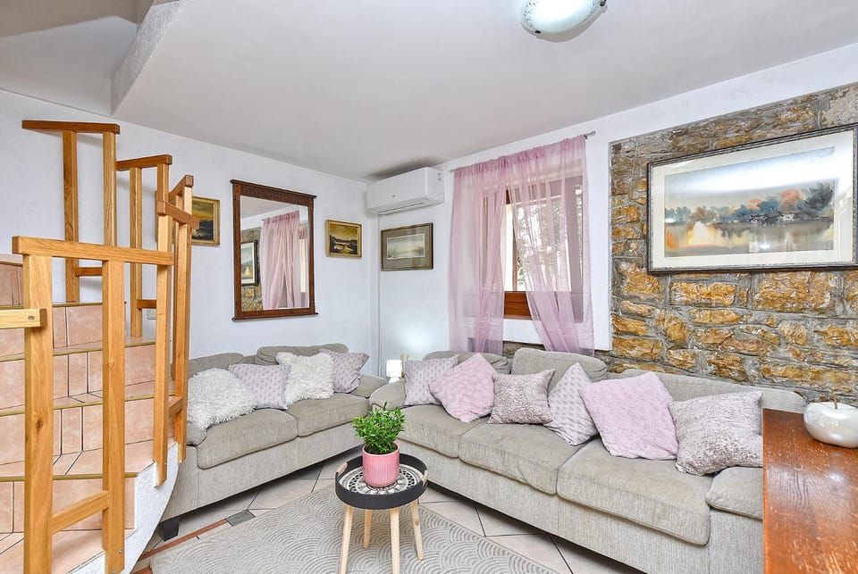 House Stinjan 2148 House in Varoš