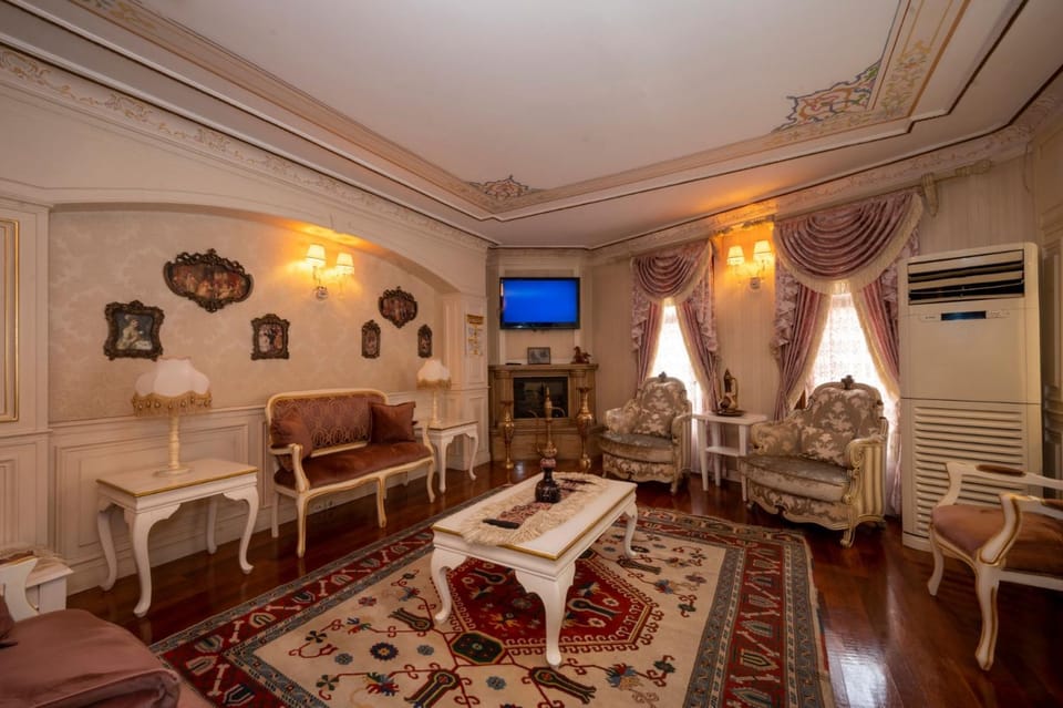 Lobby or reception, Seating area, air conditioner