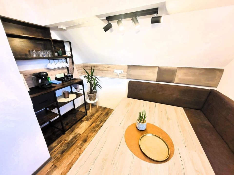 Seating area, Dining area, minibar