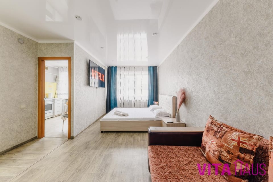 Bed, Living room, Photo of the whole room, Seating area, Bedroom