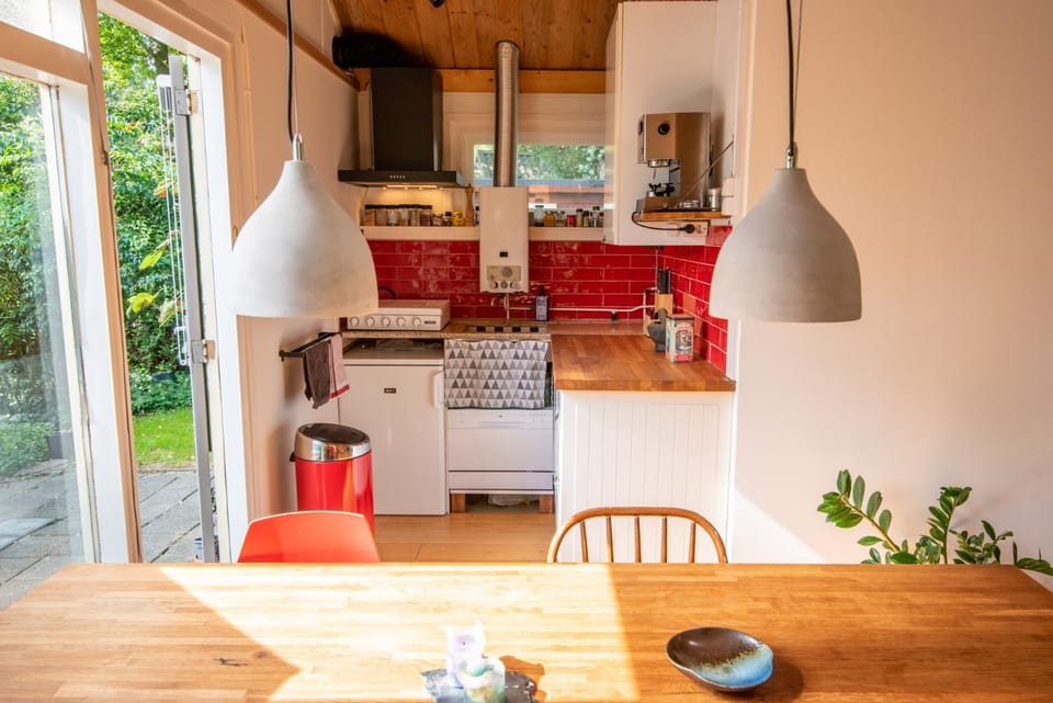 Kitchen or kitchenette, Dining area, dishwasher
