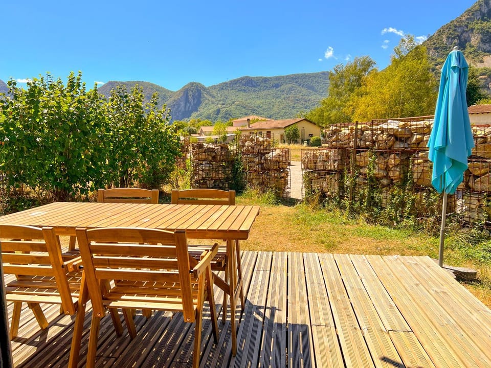 Spring, Day, Natural landscape, Balcony/Terrace, Dining area, Mountain view