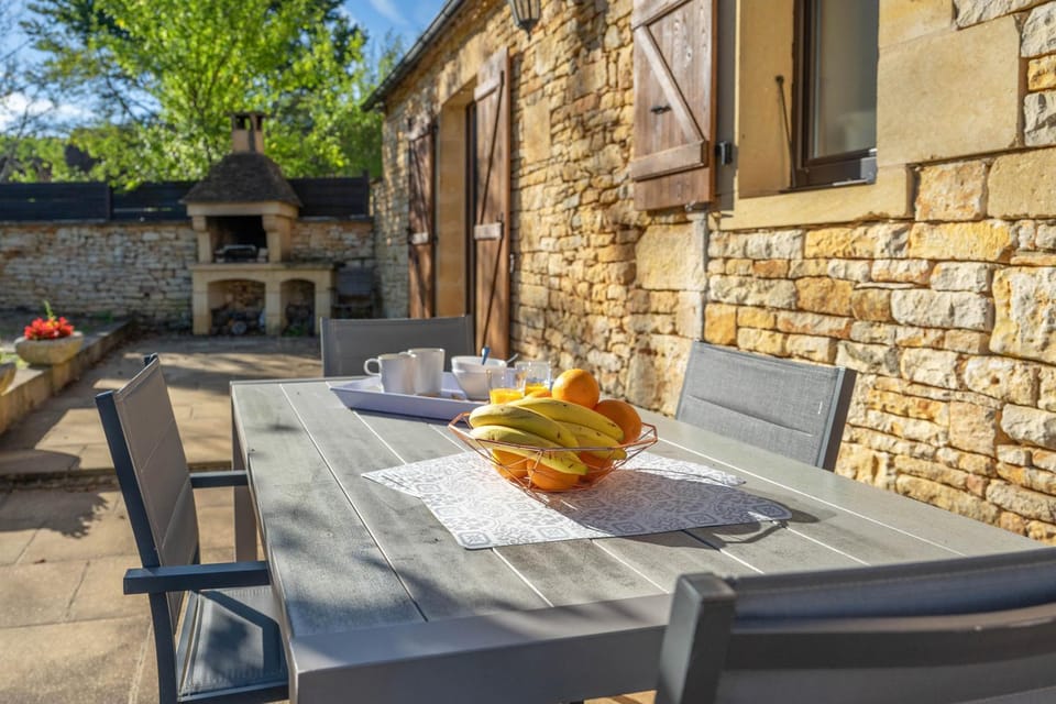 Property building, Patio, Day, Dining area