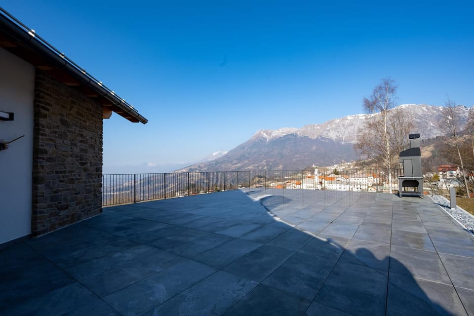 Balcony/Terrace, Mountain view