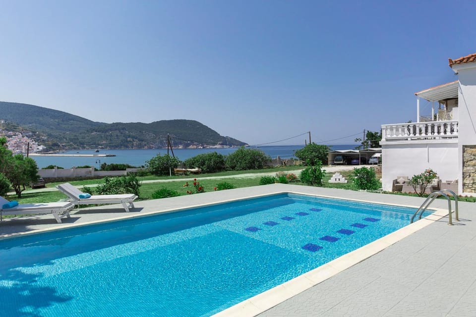 Villa Karavos Waterfront Villa in Skopelos